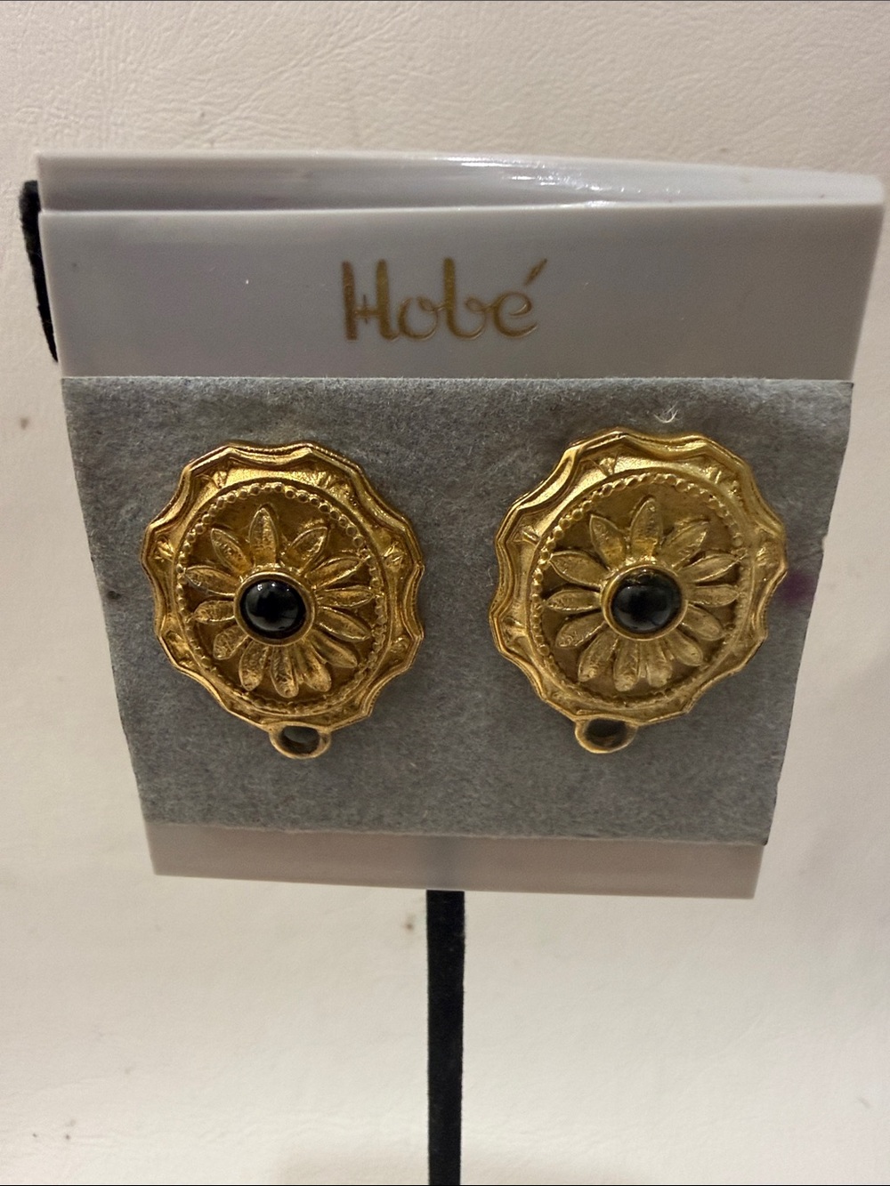 Hobe Matte Gold Etched Scroll Floral Sunburst Clip-On Earrings Black Center